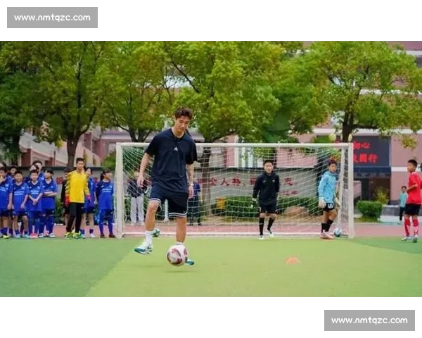 初心逐梦绿茵场!韦世豪走进合肥 48 中与学子暖心互动 初心逐梦绿茵场!韦世豪走进合肥 48 中与学子暖心互动