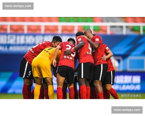 中超焦点战天津泰达迎战劲敌全力争胜引爆赛场期待球迷热盼精彩对决